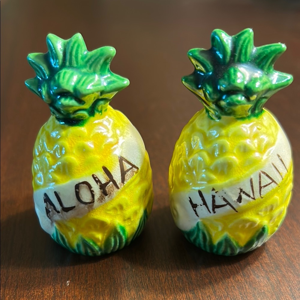Vintage Hawaiian Pineapple Ceramic Salt & Pepper Shakers 50’s - Made in Japan
